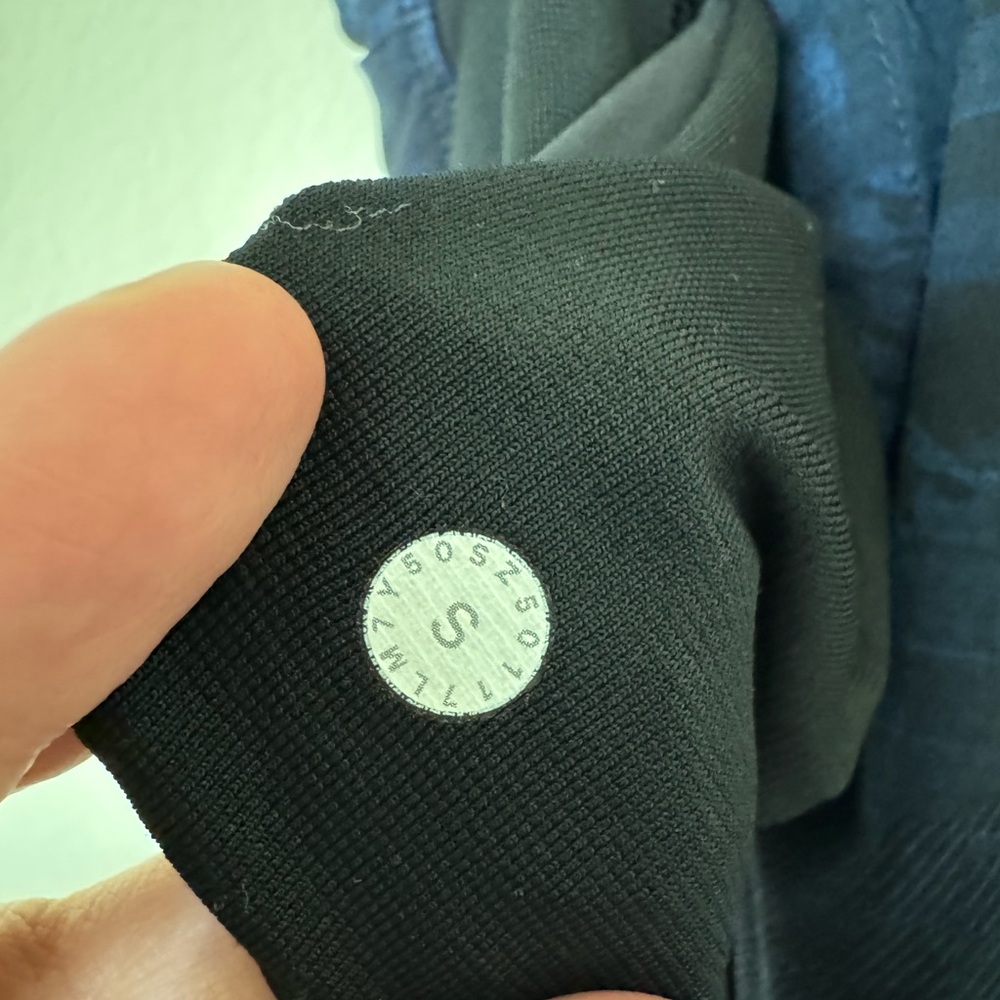 Lululemon Men’s Small pace breaker blue & black 9” Shorts - Picture 2 of 11